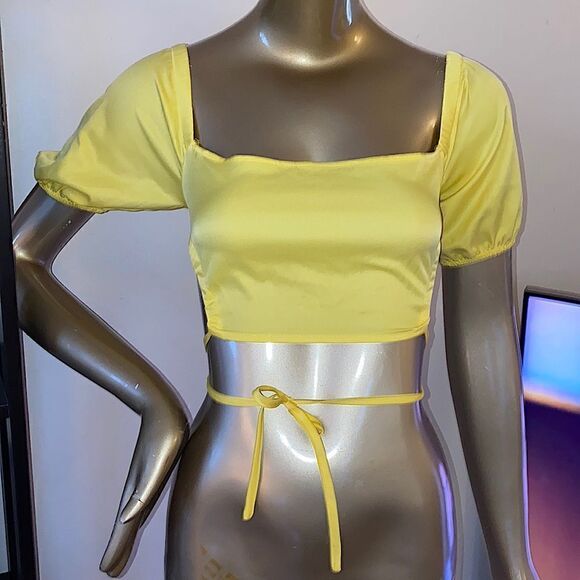 Cropped top, off the shoulder, adj string wrap ties. Size small, yellow - Picture 6 of 6
